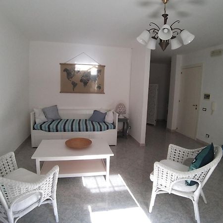 La Voliera Apartment Castro  Екстериор снимка
